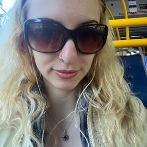 Meet your Posher, Abby